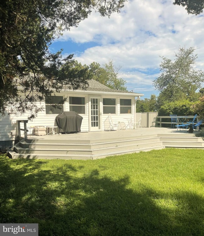 711 Lossing Ave, Colonial Beach, VA 22443 - photo 4