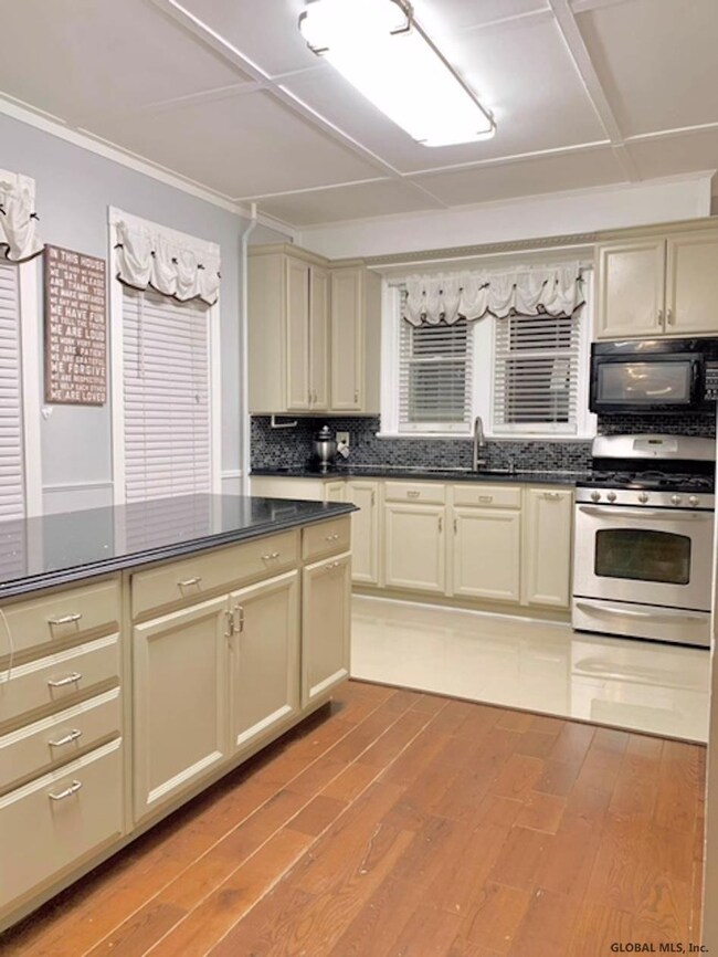 1036 Eastern Ave, Schenectady, NY 12308 - photo 7