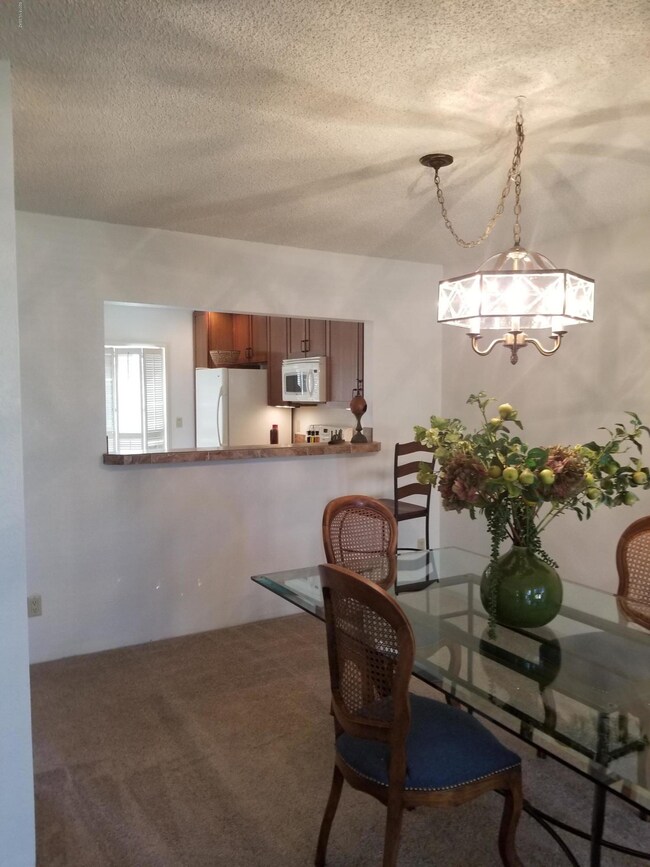 Hawthorne Photos Dining Room to K
