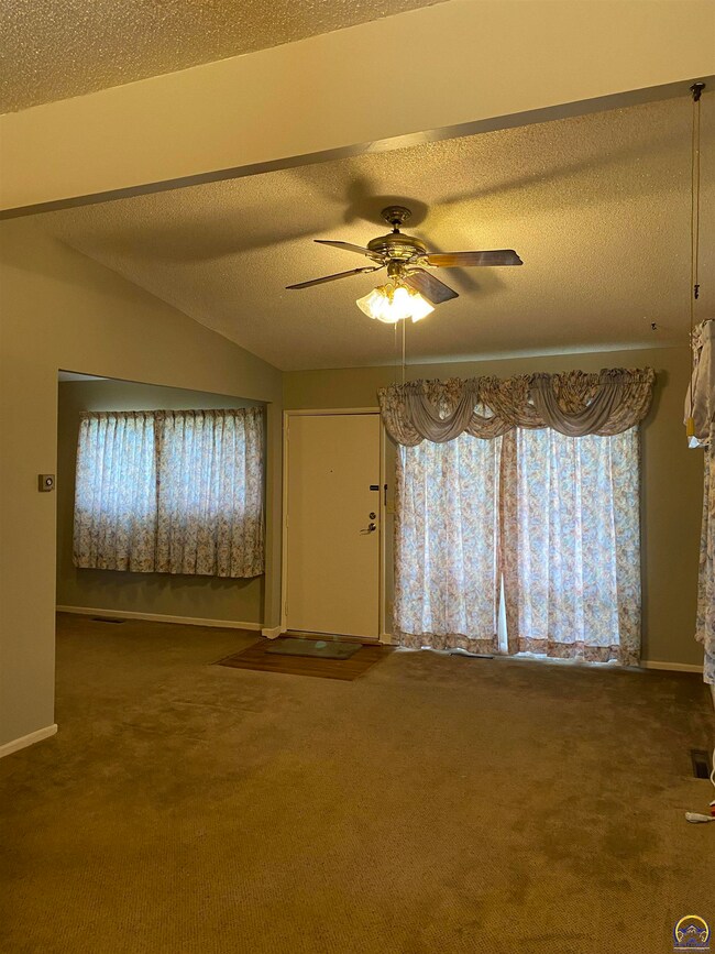 908 SW 32nd St, Topeka, KS 66611 - photo 7