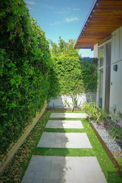 Lauren Courtyard Walkway