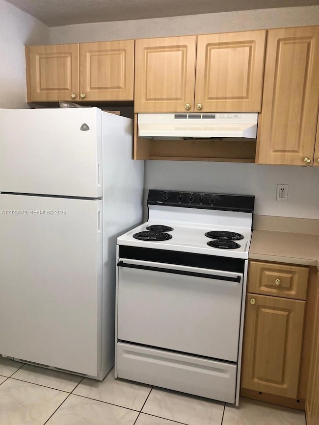 9360 Fontainebleau Blvd unit D308, Miami, FL 33172 - photo 3