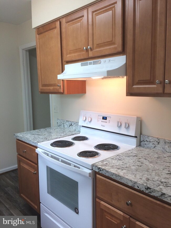 9054 Mcrae Ct, Manassas, VA 20110 - photo 4