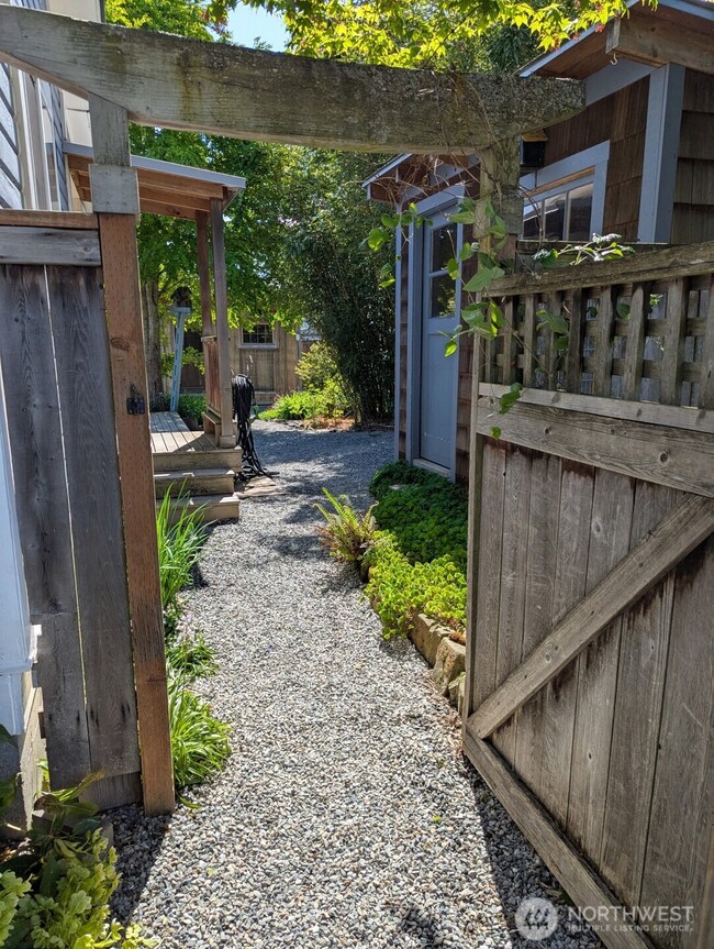 2106 B St, Bellingham, WA 98225 - photo 5