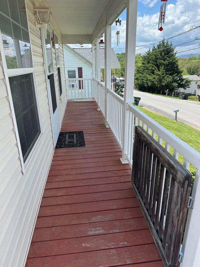 18 Breezewood Dr, Staunton, VA 24401 - photo 2