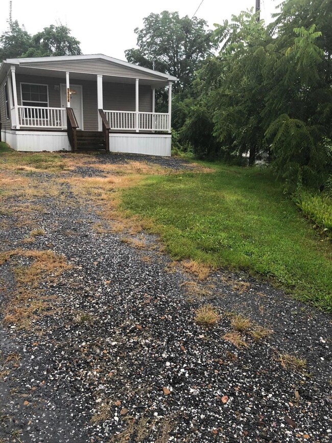 5504 2nd St, Whitehall, PA 18052 - photo 2