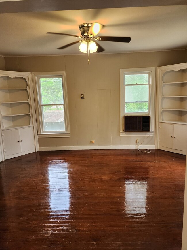 2308 Avenue D, Bay City, TX 77414 - photo 2