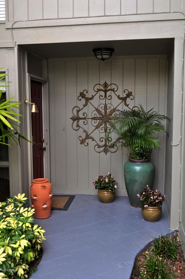 Coutyard Entry