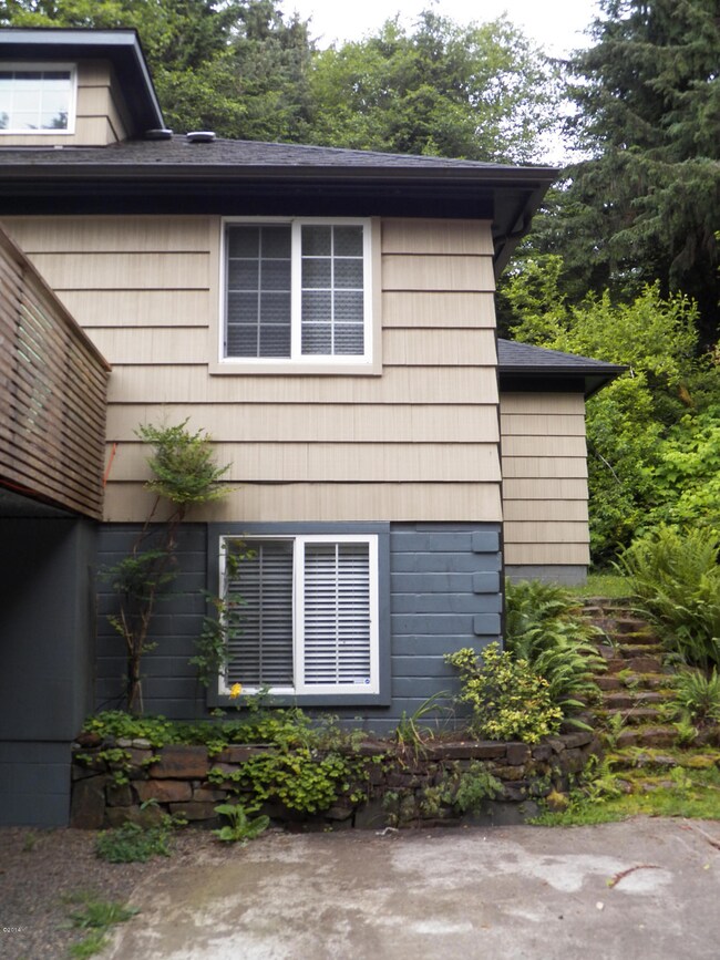 Front of home/Vinyl Windows