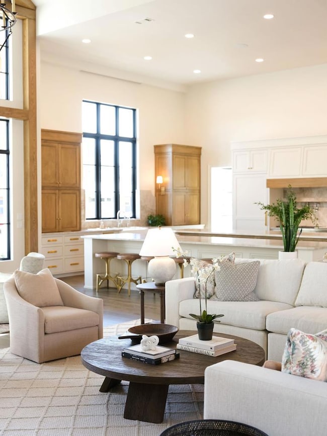 FORMAL LIVING
