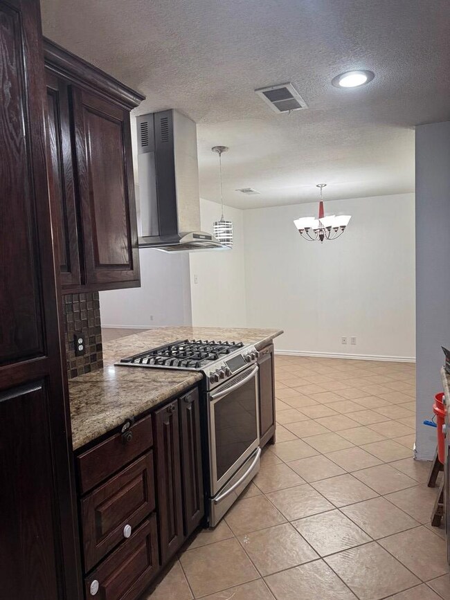 403 Crenshaw Dr, Midland, TX 79705 - photo 7