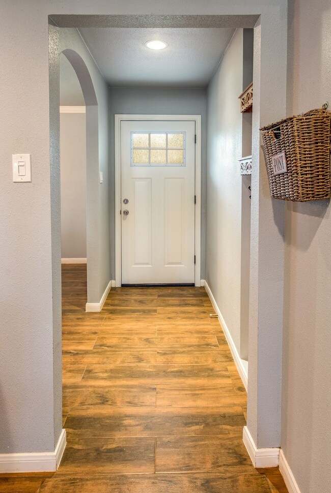 16707 Oxnard Ln, Friendswood, TX 77546 - photo 2