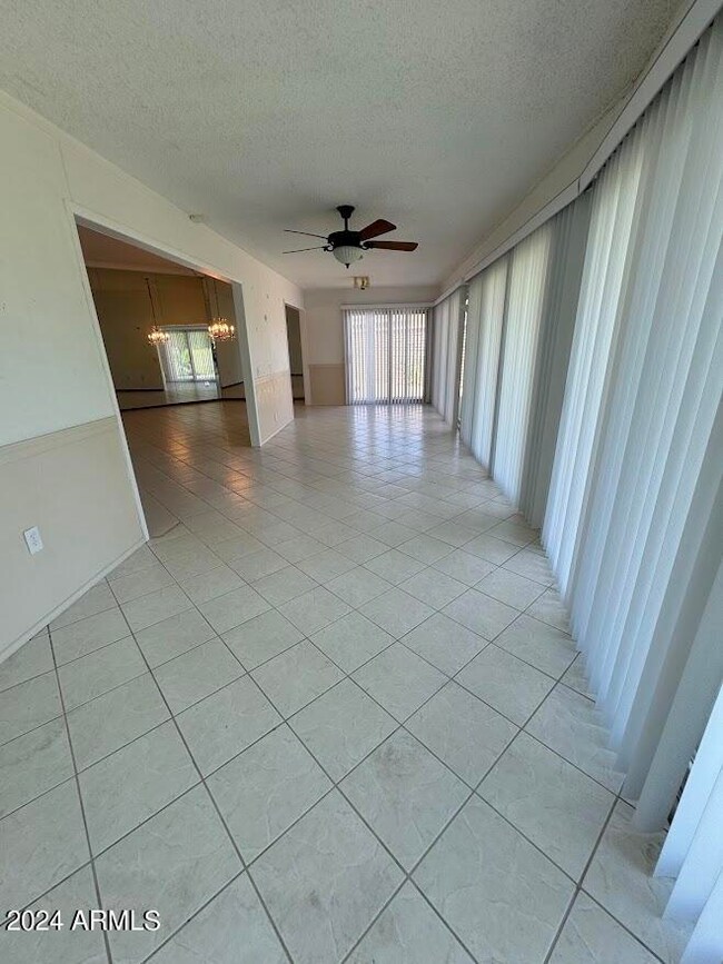 10557 W Pineaire Dr, Sun City, AZ 85351 - photo 6