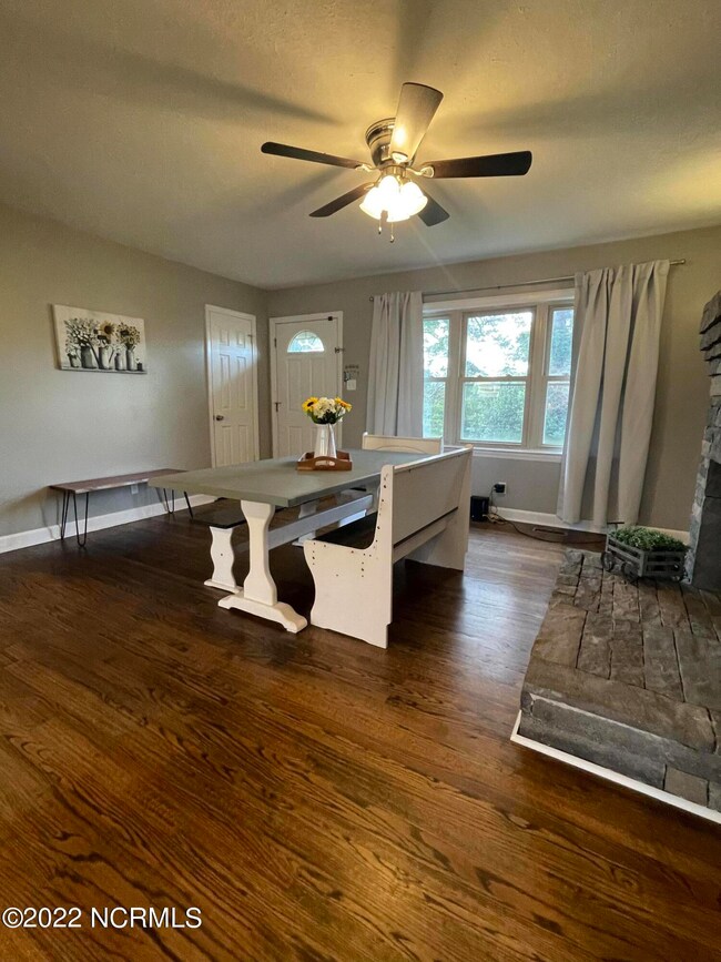 Formal dining/living