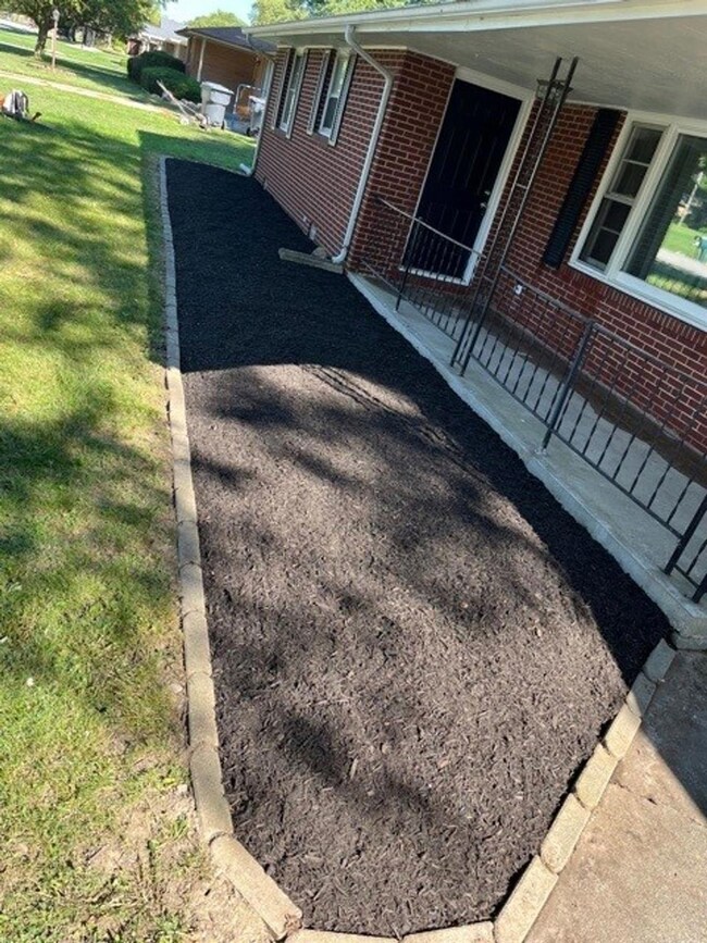 2721 Tamra Ln, Anderson, IN 46012 - photo 2