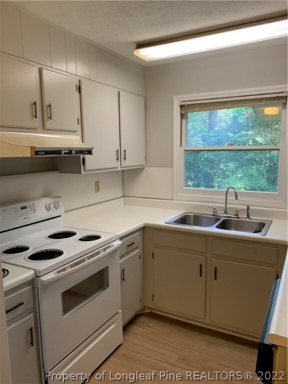 230 Pinecrest Dr unit 19, Fayetteville, NC 28305 - photo 6