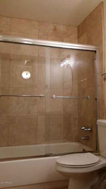 Lower Buckeye Rd Hallbath 2