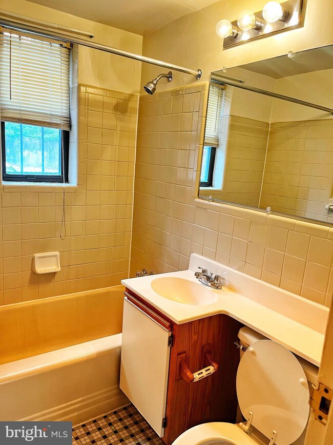 4723 1st St SW unit 103, Washington, DC 20032 - photo 4