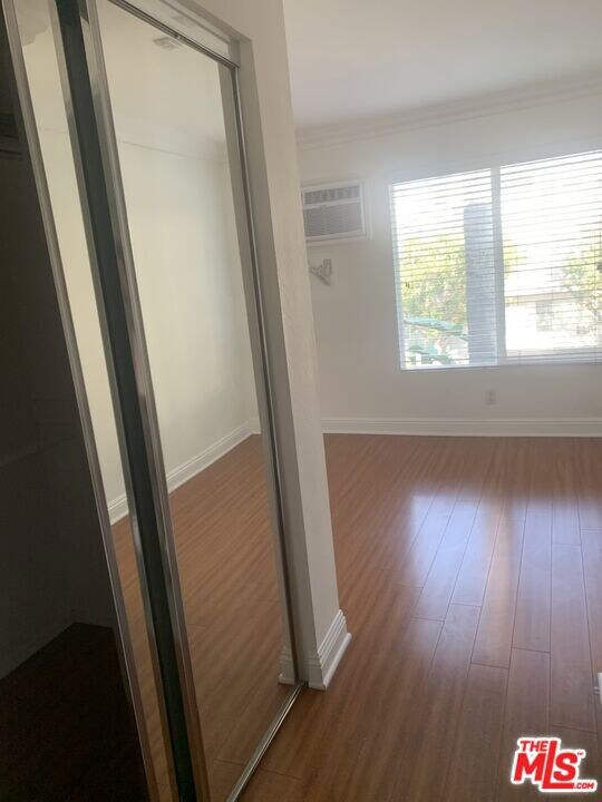 Entourage unit 219, Burbank, CA 91505 - photo 6