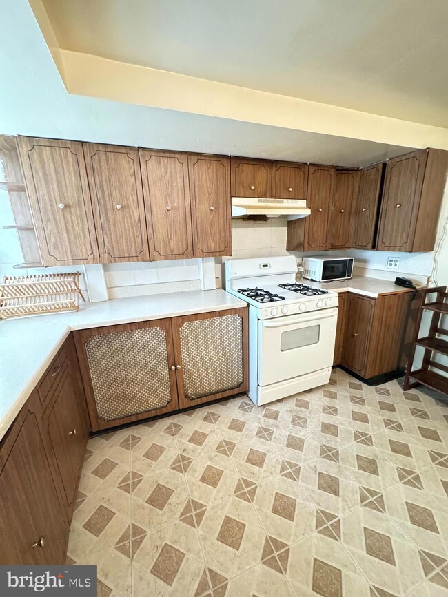 3572 Juneway, Baltimore, MD 21213 - photo 4