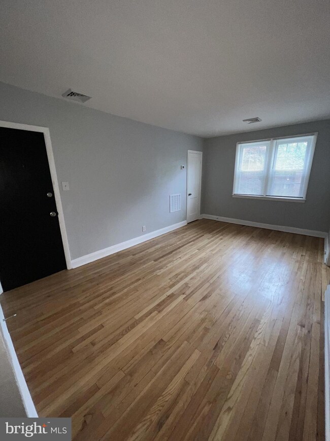 6113 Chinquapin Pkwy, Baltimore, MD 21239 - photo 7