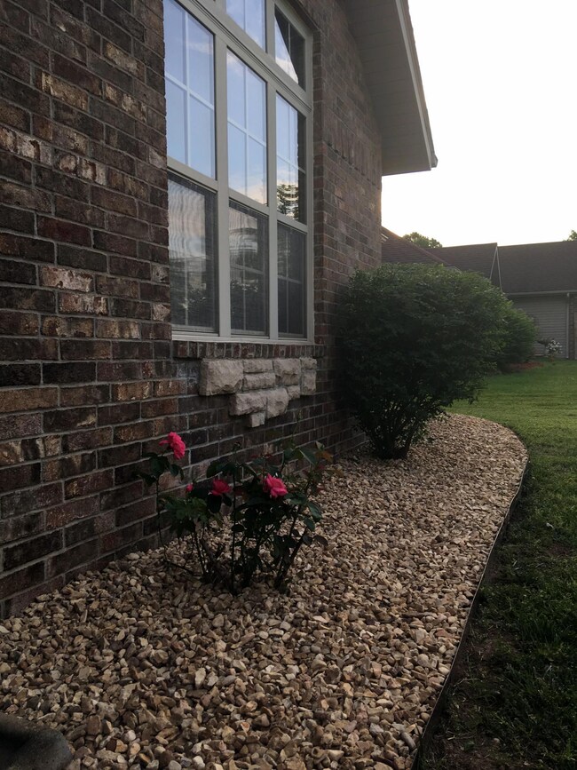 1357 W. Stone House RD Nixa, MO