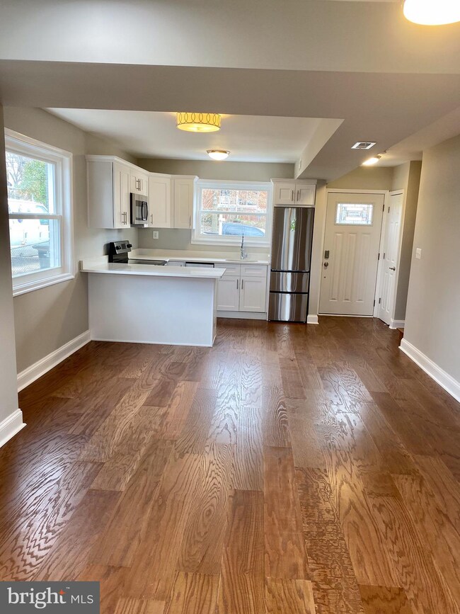 525 Hilltop Terrace SE, Washington, DC 20019 - photo 6