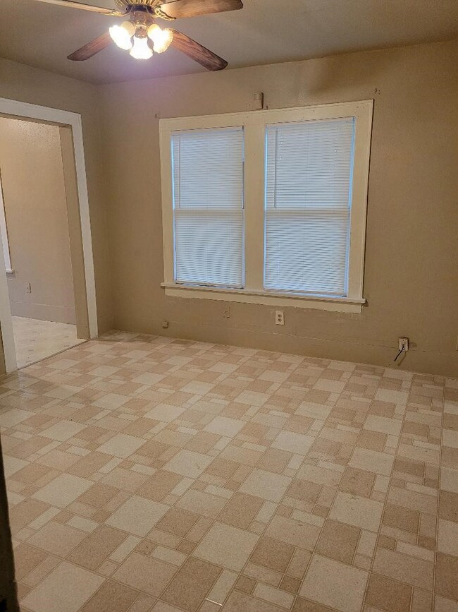 8116 Willow St, Houston, TX 77088 - photo 5