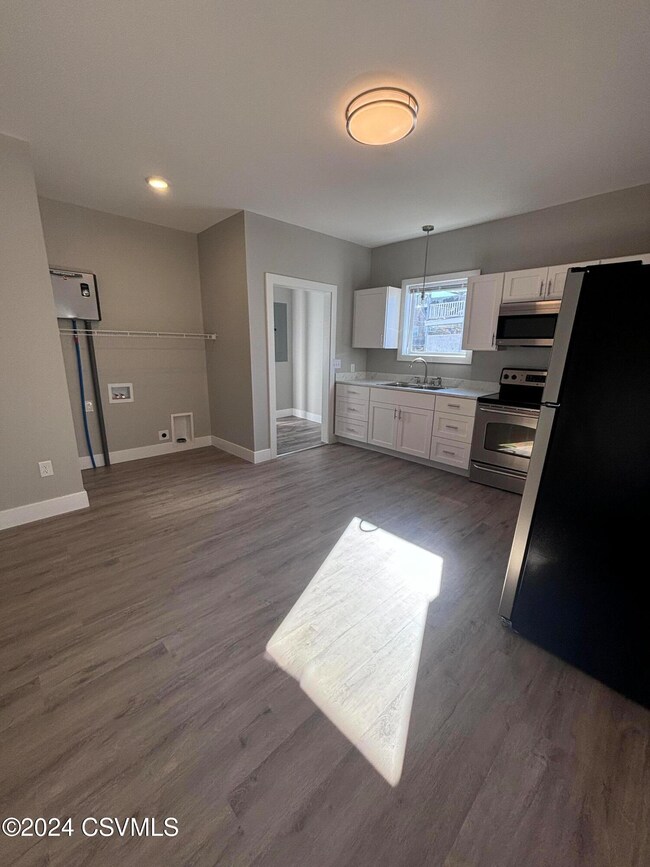 937 N Front St, Milton, PA 17847 - photo 5