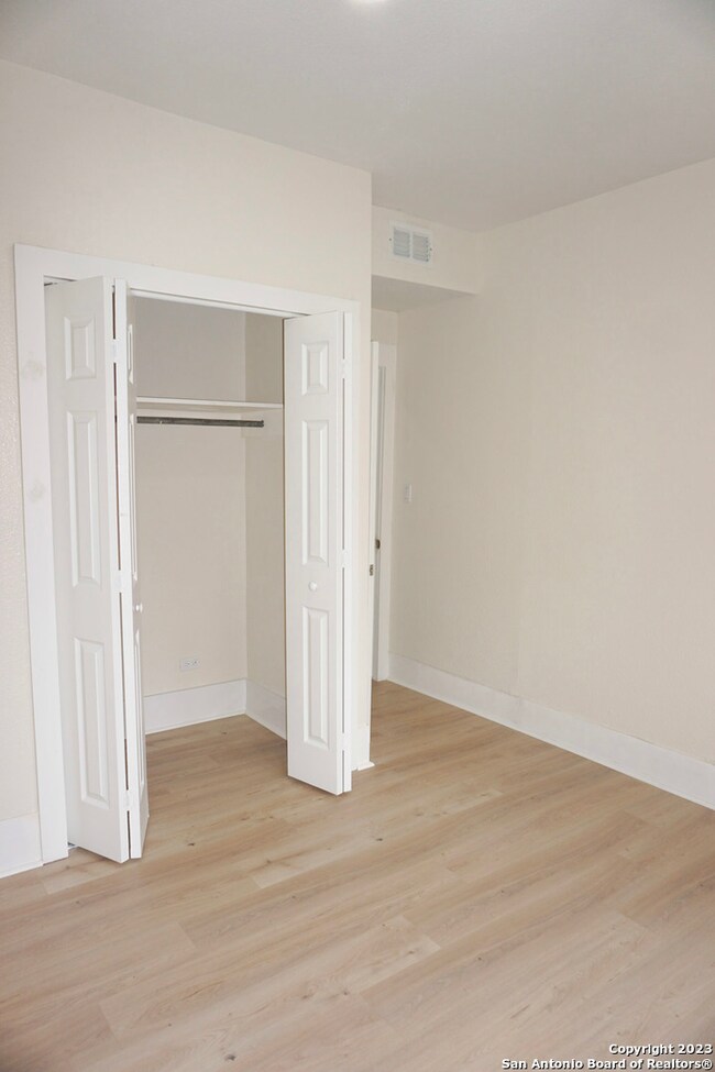 521 E Dewey Place unit 4, San Antonio, TX 78212 - photo 4