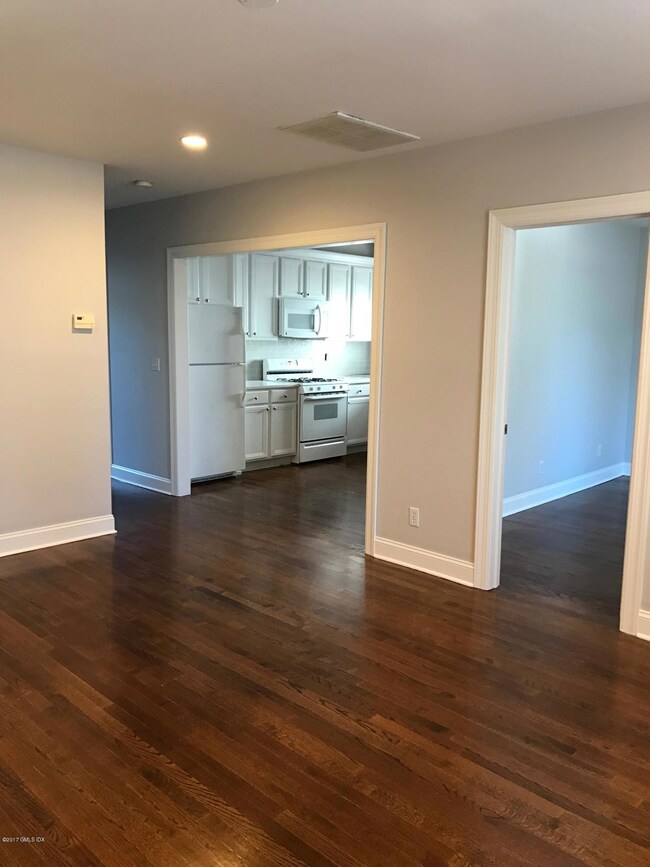 285 Davis Ave unit 2B, Greenwich, CT 06830 - photo 4