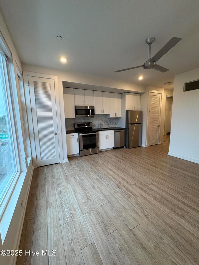 724 S 5th Ave unit Mini 114, Wilmington, NC 28401 - photo 3