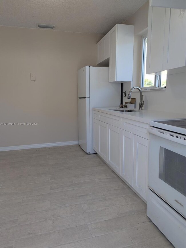 1908 NW 17th St unit 1908, Miami, FL 33125 - photo 4