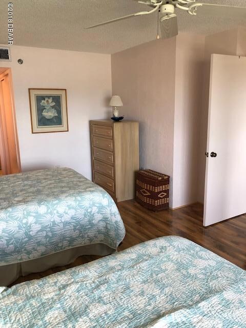 Large Bedroom