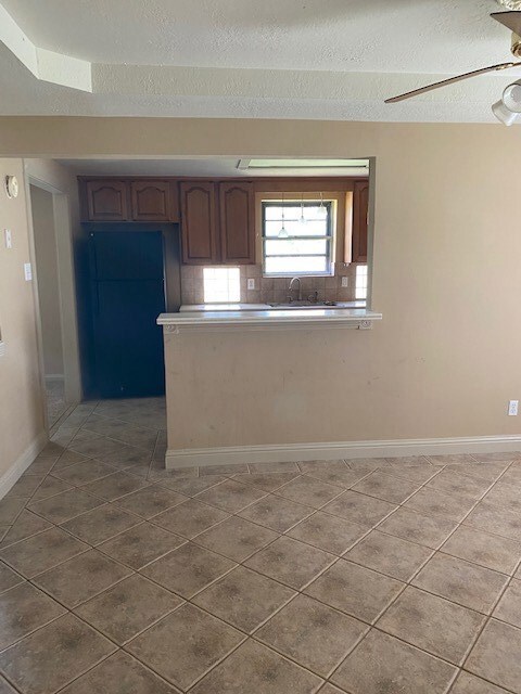 16934 Herridge Rd, Pearland, TX 77584 - photo 4