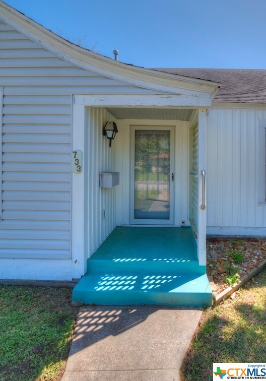 733 Bismark St, Seguin, TX 78155 - photo 6