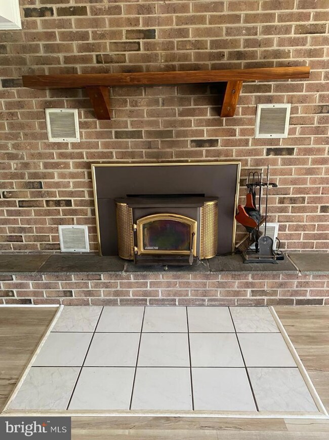 608 Beach St, Reading, PA 19605 - photo 5