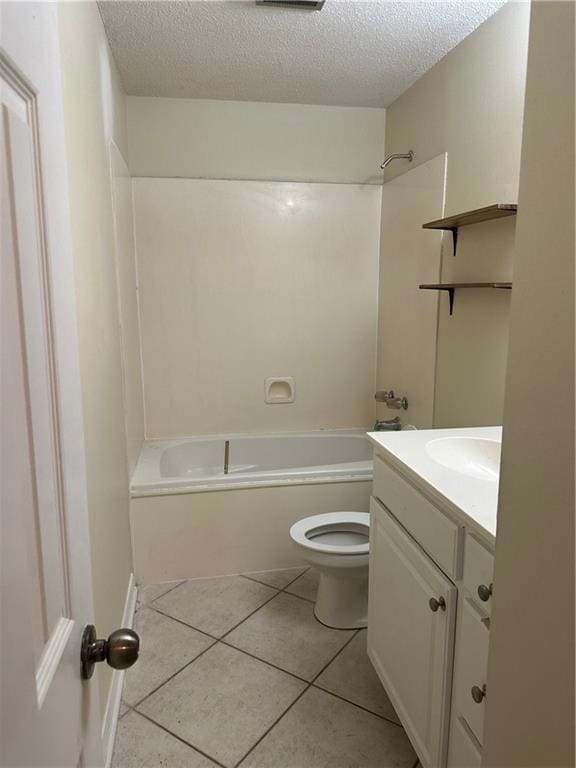 Upstairs hall bath between two bedrooms