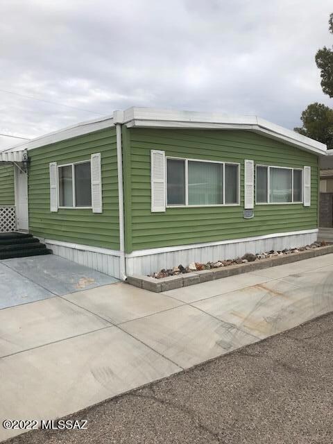 5652 Circle Z Front West