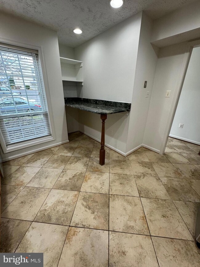 11948 Cardamom Dr, Woodbridge, VA 22192 - photo 7