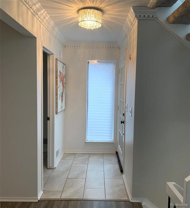 5166 Rock Run unit 30, West Bloomfield, MI 48322 - photo 3