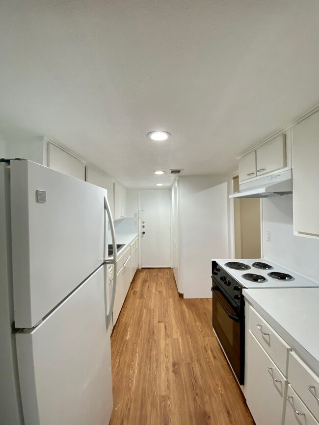 3916 Mandell St, Houston, TX 77006 - photo 7