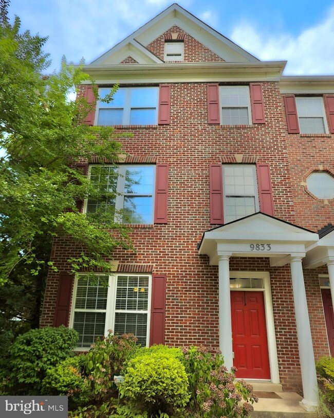 9833 Darcy Forest Dr, Silver Spring, MD 20910 - photo 2