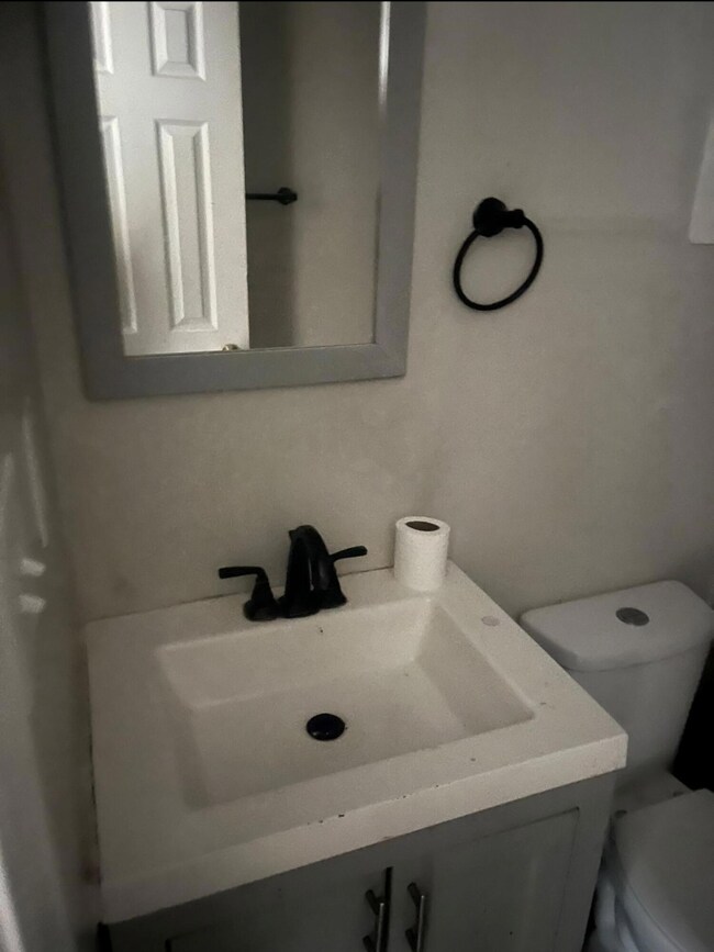 2053 Marsia Ln Bathroom Pre Tenant Move