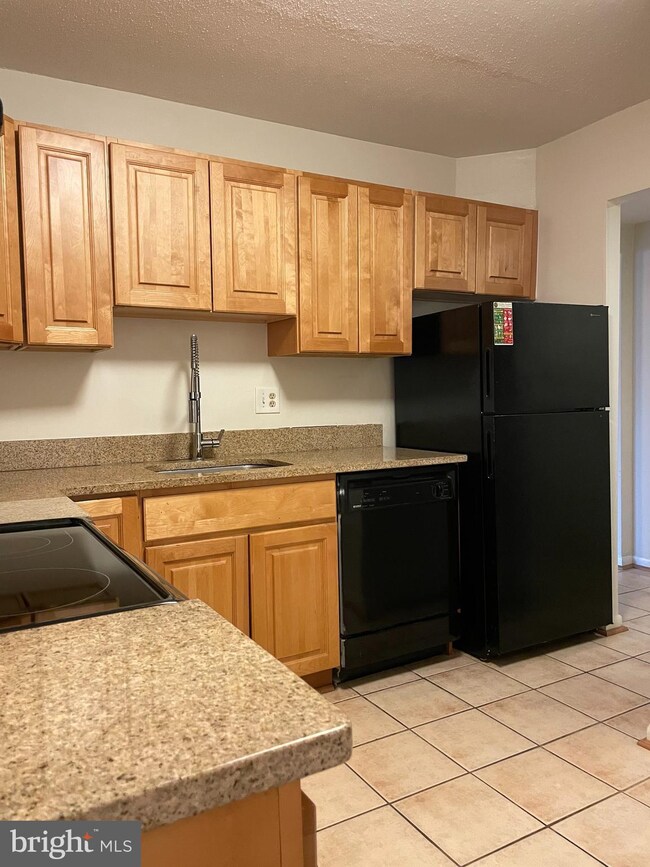 607 Center St unit 103, Herndon, VA 20170 - photo 4