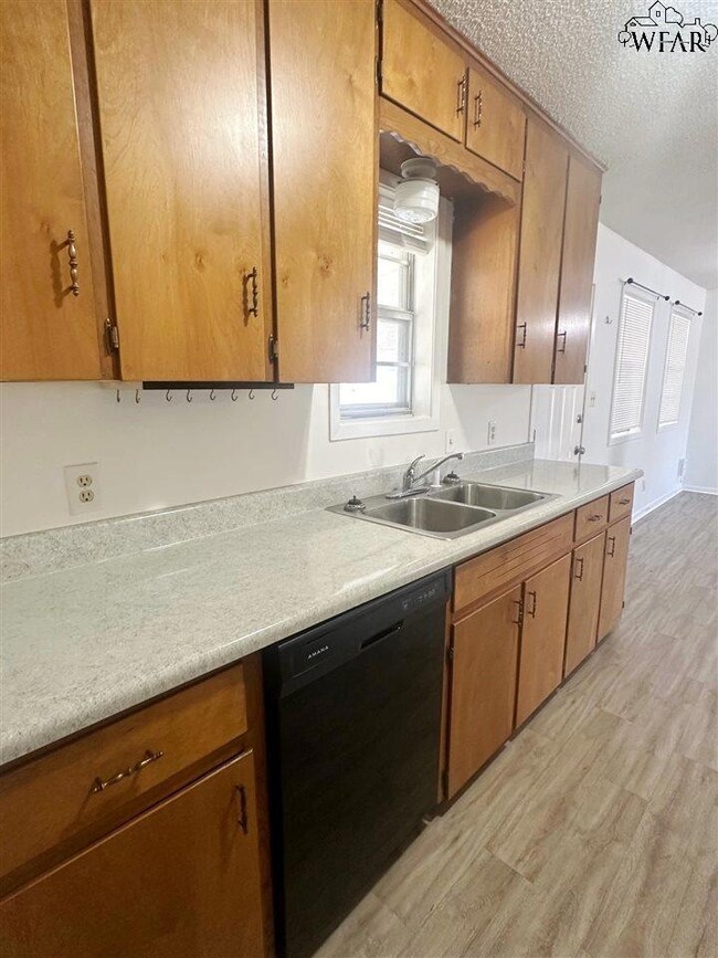 1408 Larchmont Place, Wichita Falls, TX 76302 - photo 7