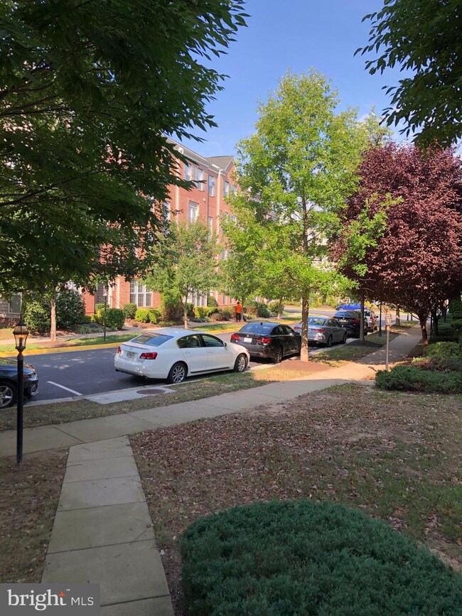 2154 Abbottsbury Way unit 43, Woodbridge, VA 22191 - photo 7