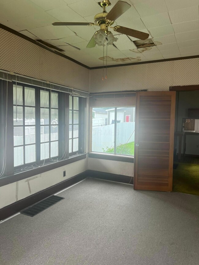 446 E Franklin St, Circleville, OH 43113 - photo 5