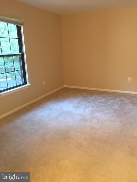 5912 Roberts Common Ct, Burke, VA 22015 - photo 7