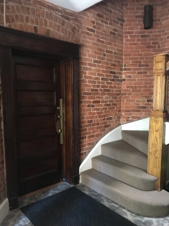 11 Verndale St unit 1, Brookline, MA 02446 - photo 4